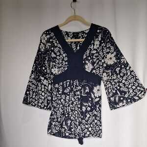 Atlast Classics ALC Y2K Style Women's Navy & White Floral V-Neck Tie Waist Top